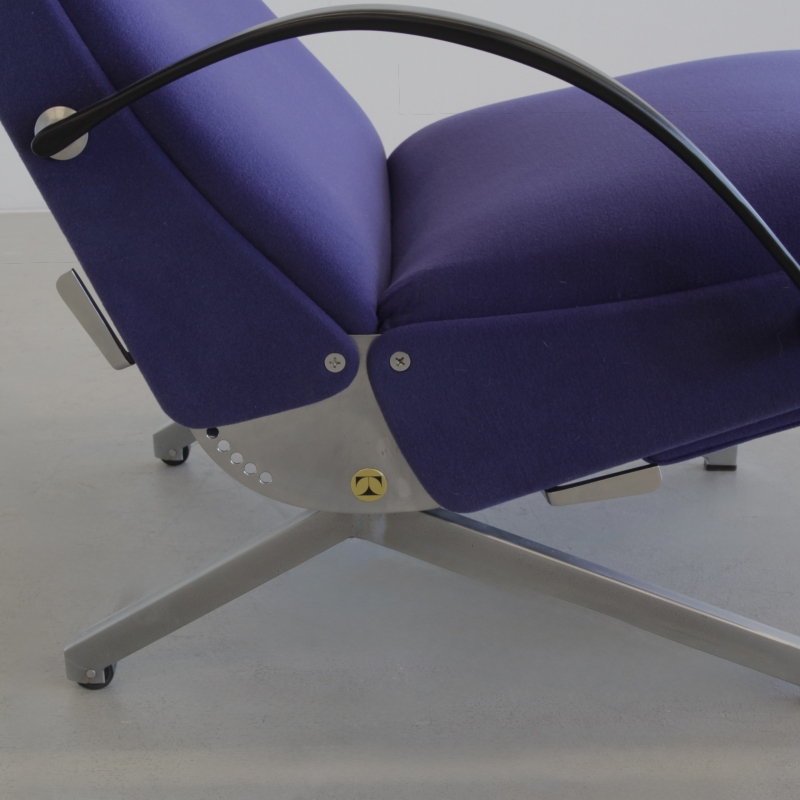 P40 Osvaldo BORSANI, (blue upholstery) Reclining Lounge Chair